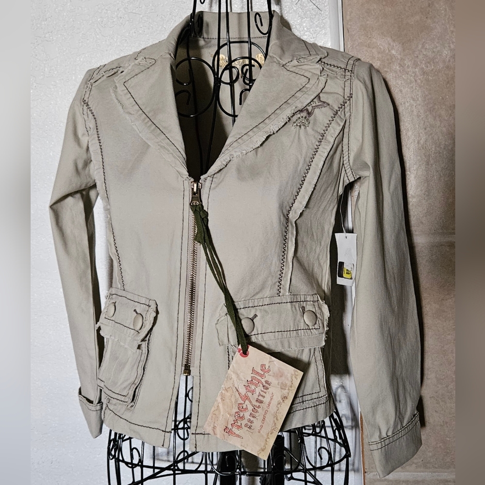 NWT Free Style Revolution Waist Jacket